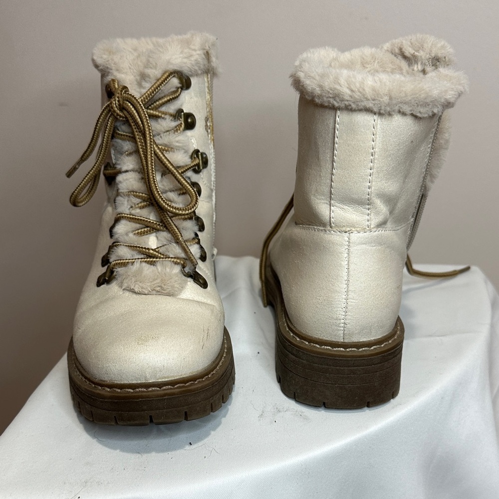 Cliffs by WHITE MOUNTAIN Cream Fur-Lined Winter Boots - Picture 8 of 8